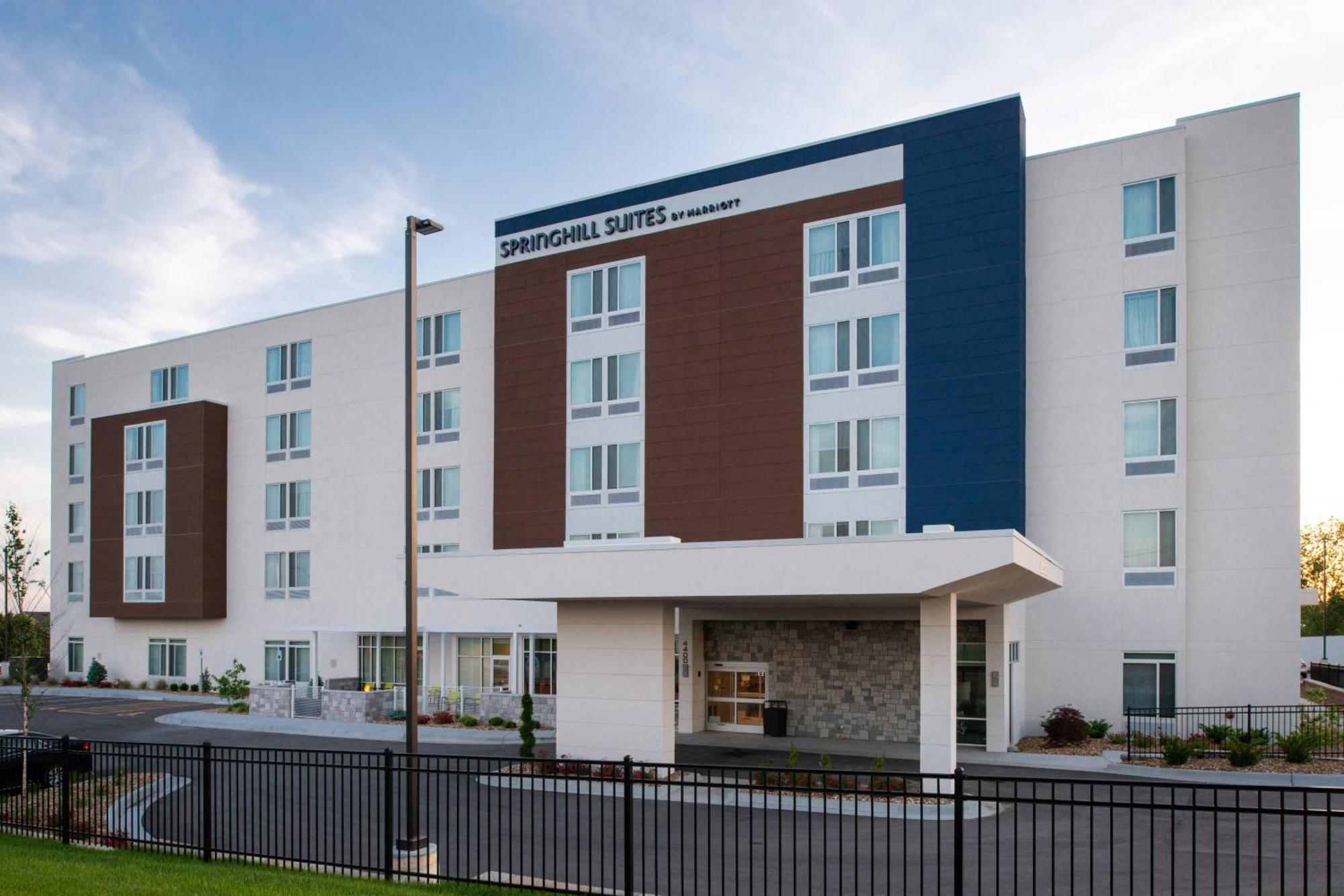 Springhill Suites By Marriott Kansas City Northeast Exteriör bild