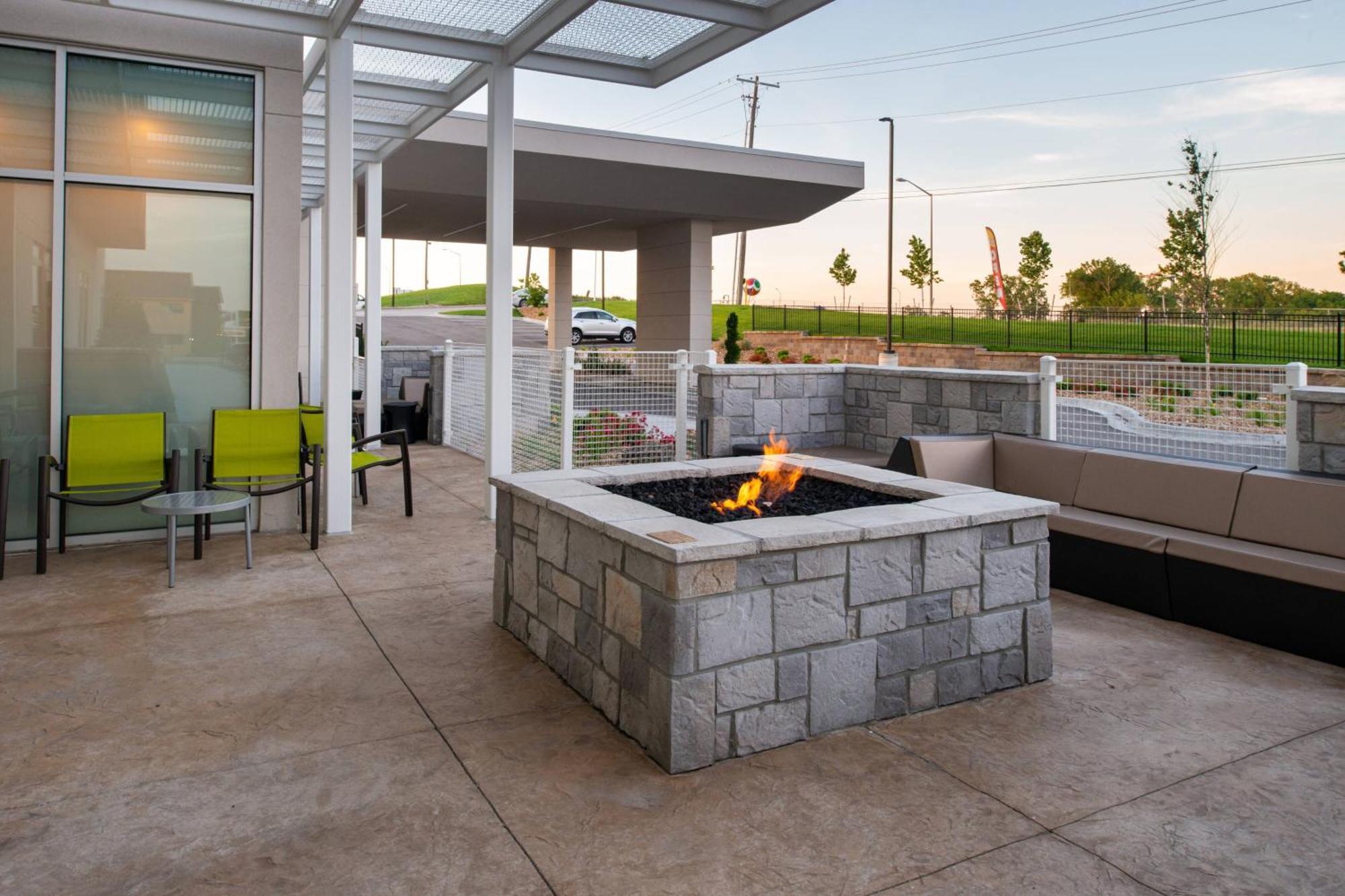 Springhill Suites By Marriott Kansas City Northeast Exteriör bild