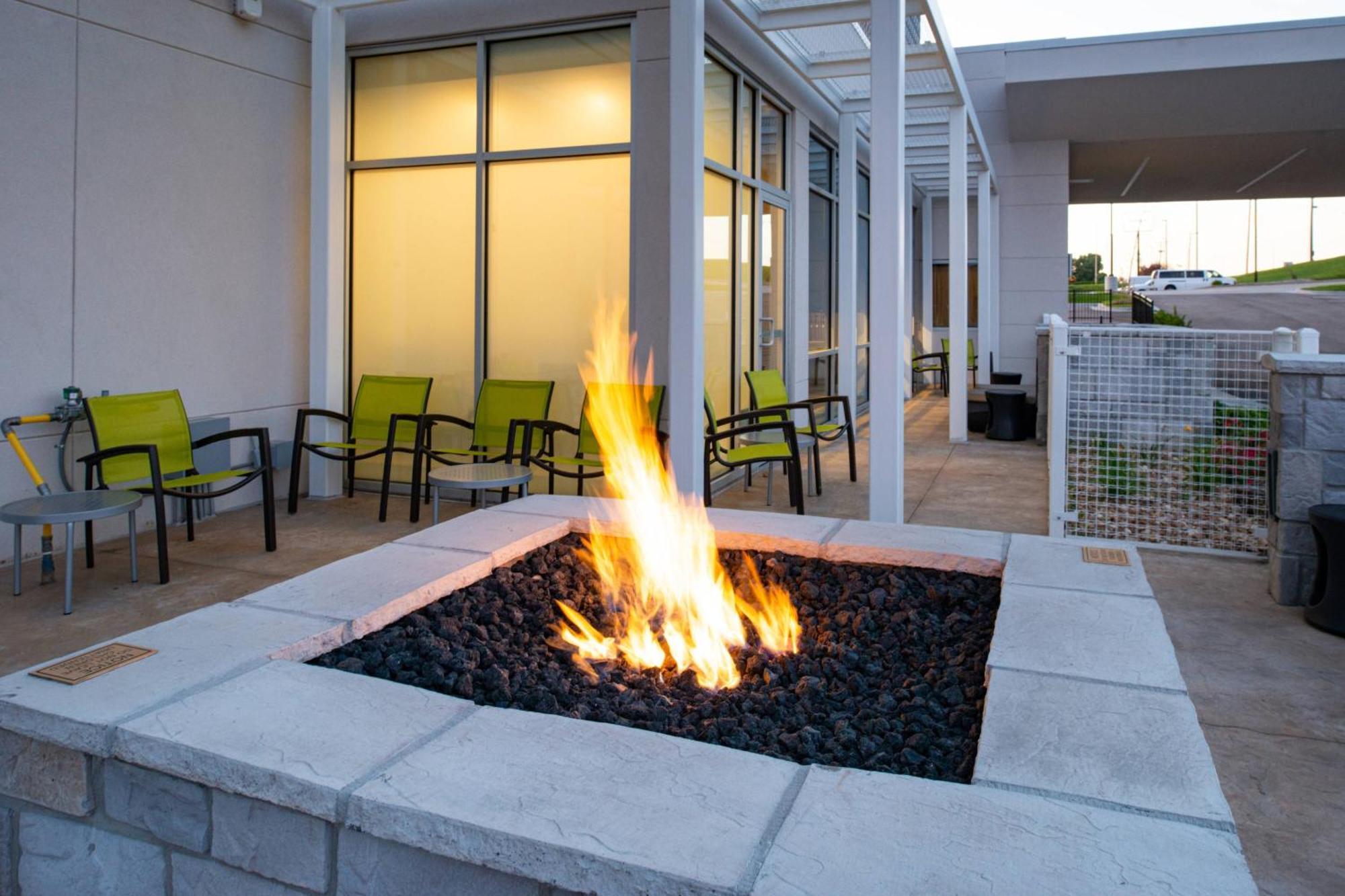 Springhill Suites By Marriott Kansas City Northeast Exteriör bild