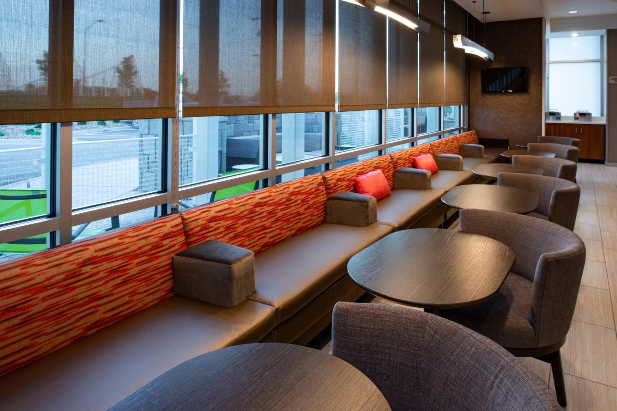 Springhill Suites By Marriott Kansas City Northeast Exteriör bild